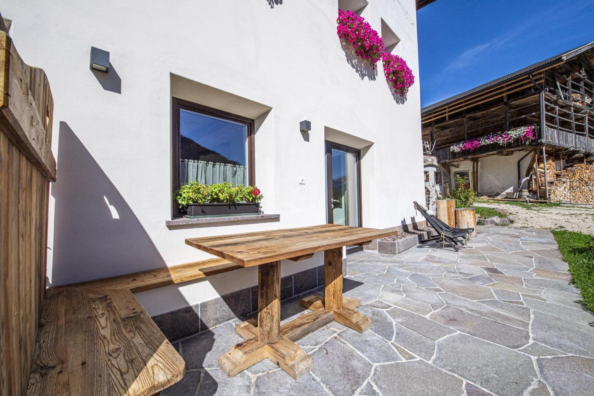 Agriturismo Apartments Tuene Ortisei Exterior photo